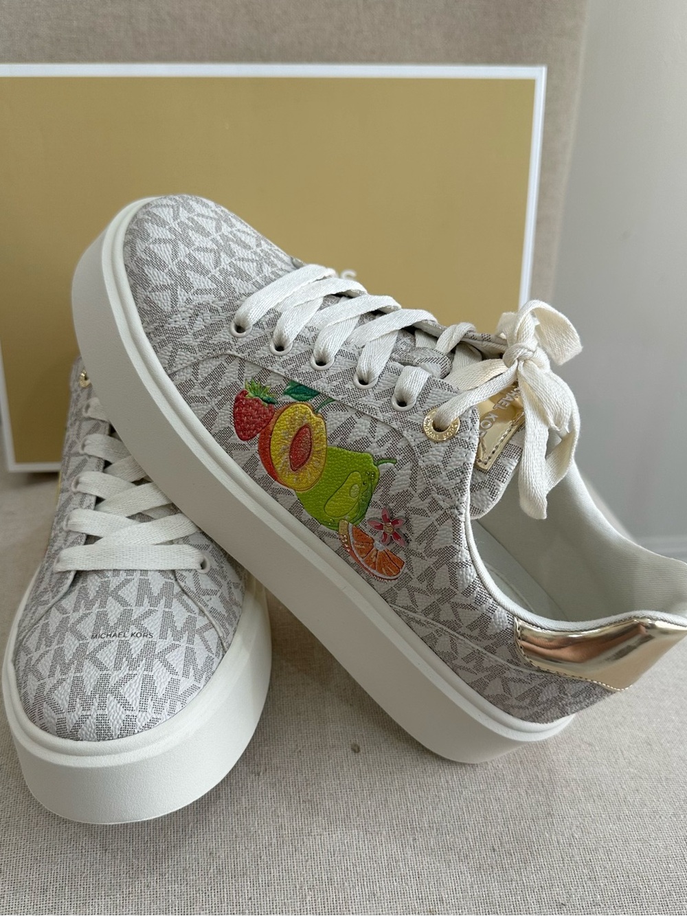 NWT MICHAEL Michael Kors Cream Romey Platform Sneakers with Embossed Fruits Sz 8